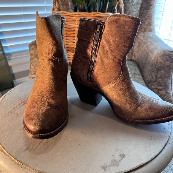 Lucchesi Catalina Bootie - Picture 5 of 9